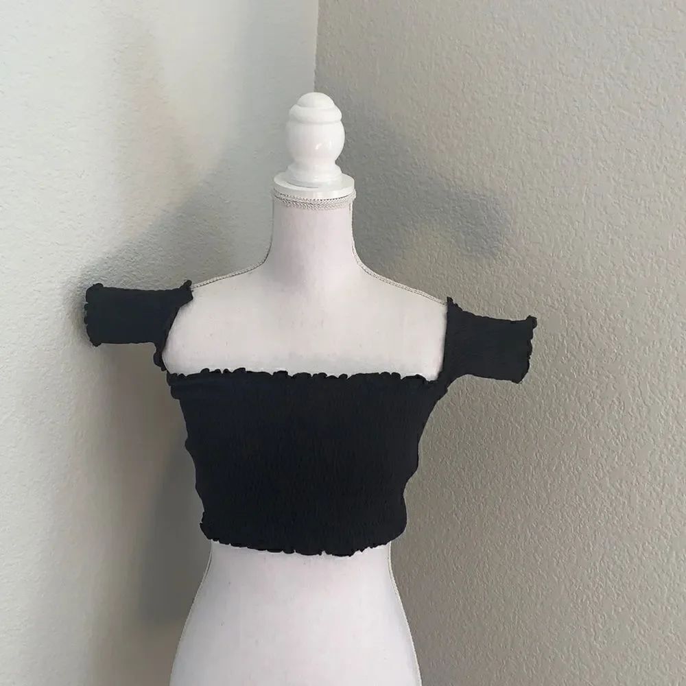 Zara Crop Top    - Picture 2 of 9